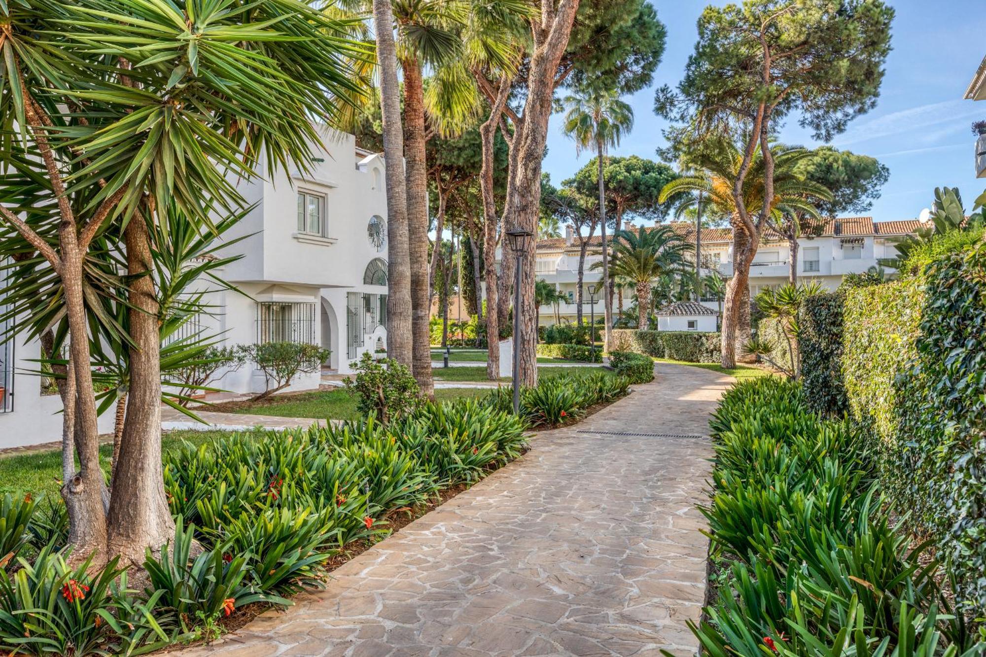 Life El Presidente Penthouse Pool View Apartment Estepona Exterior photo